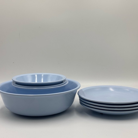 Eight Pices of Powder Blue Malemime Picnic Dishes. Made by Mistral, Canada. - Picture 3 of 8